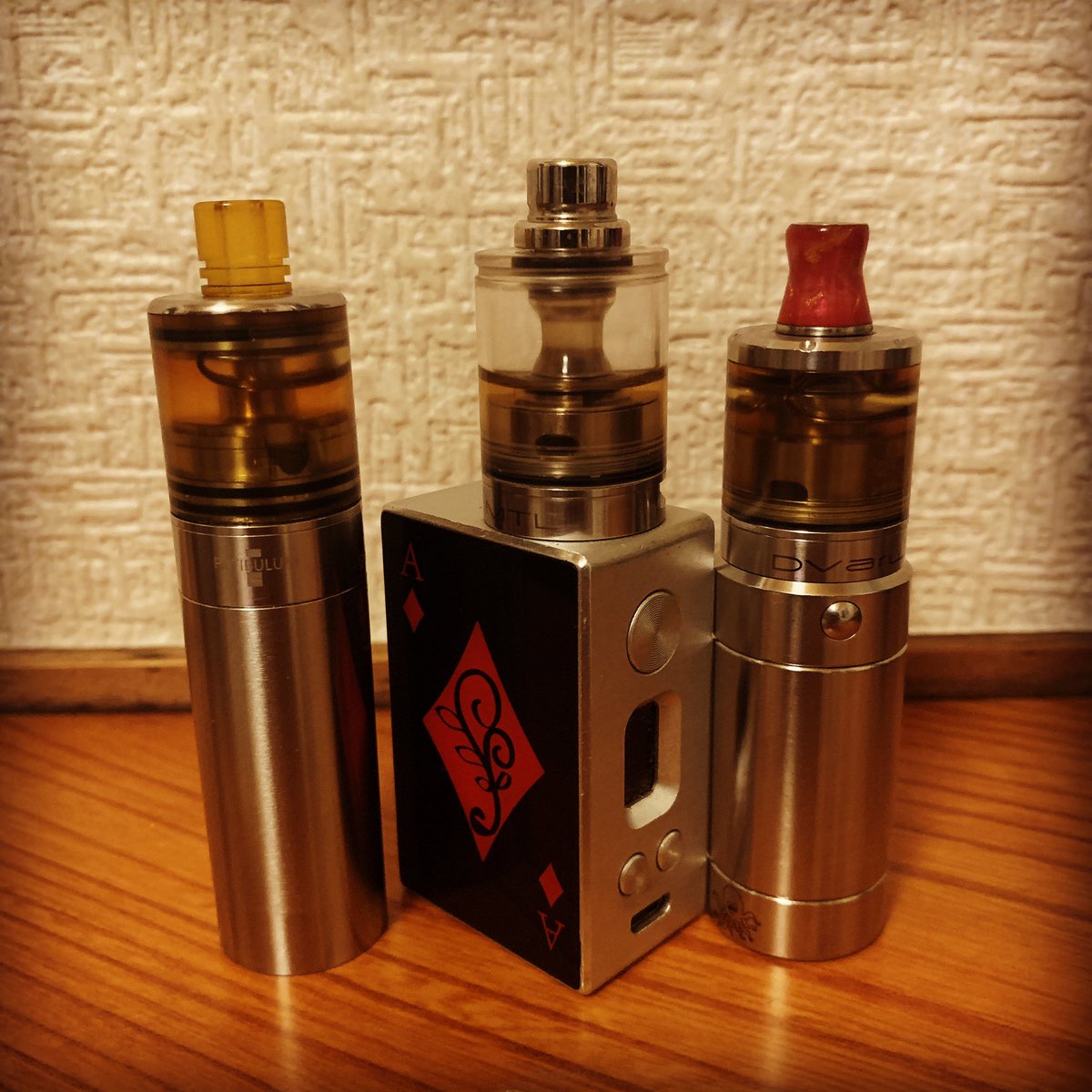 junmersto's tweet photo. 最近は小さいのばかり持ち歩いてる
#PATIBULUM
#dvarw
#attomod
#Cthulhumod
#gamblers60w https://t.co/Te6Fju3TSi