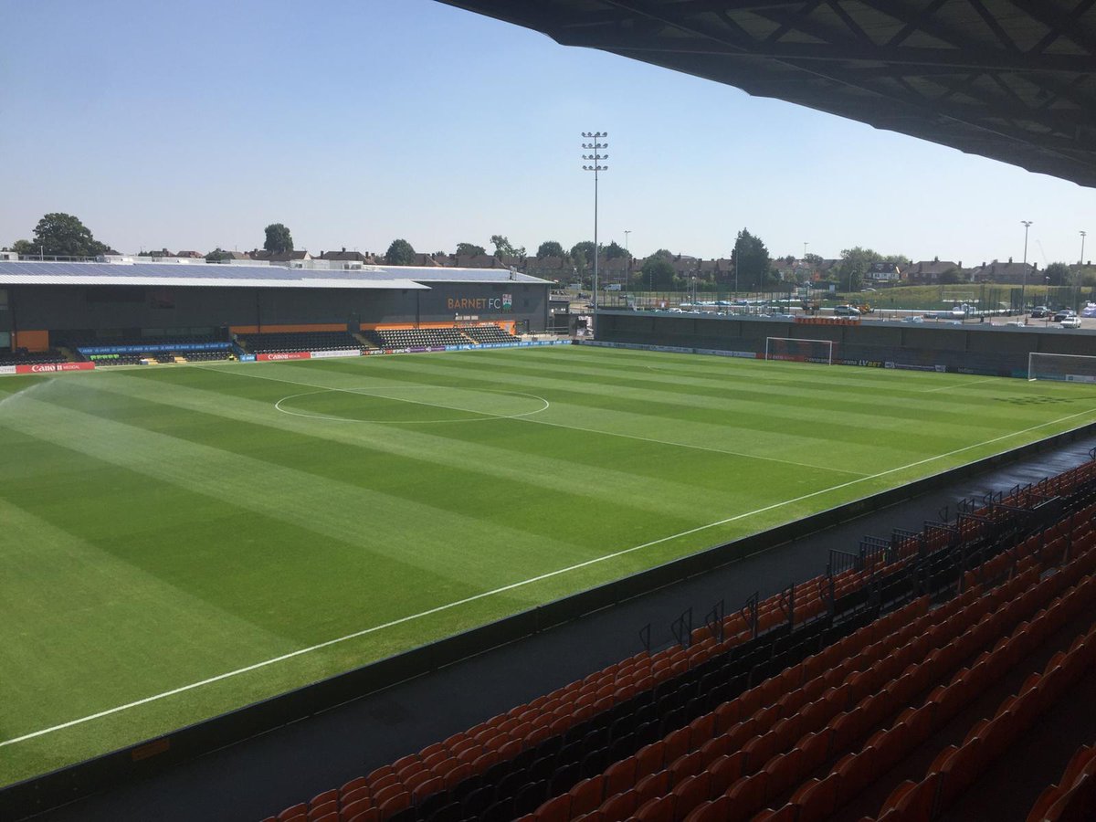 NiallHazlehurst's tweet photo. Game Day Torquay 3pm ko nice bright lines by @RigbyDanny @BowcomLineMark Atomic. Pro-turf has had a nice kick over the weekend @SGreenhough Yes the sun's out but we will all go in hiding soon once winter is here for a few months 😂😂😂 https://t.co/n9TTbypC1M