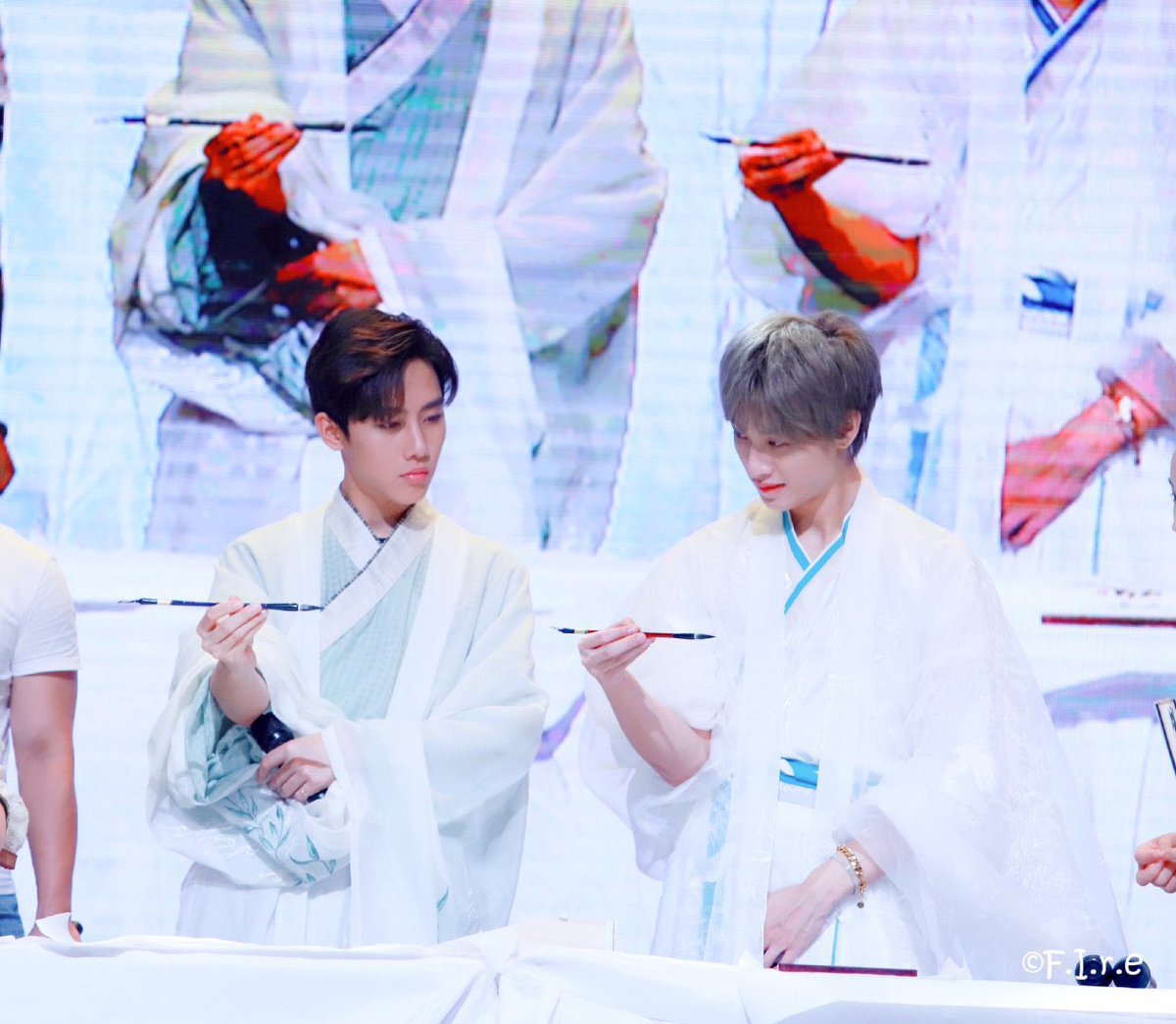 keepcute3's tweet image. 白衣纵马风流年少，佳人倾城回眸浅笑
#OWhatTHxTEMPT
#magusMG 
cr.logo