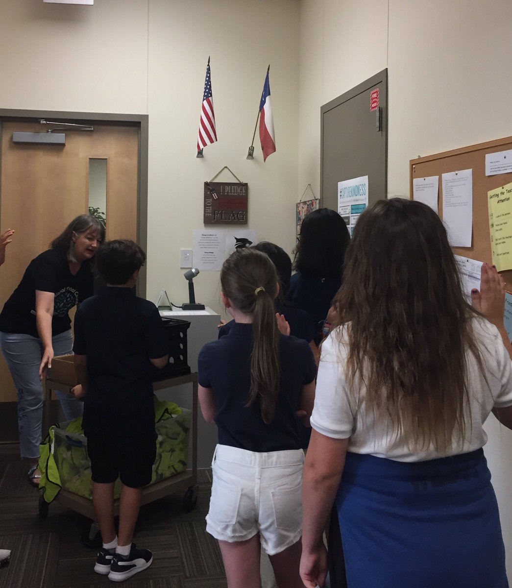JeanOttoEdTech's tweet photo. Westpark ES morning announcements using Google Meet!! @WestparkFWISD https://t.co/TwGaMbRz0n