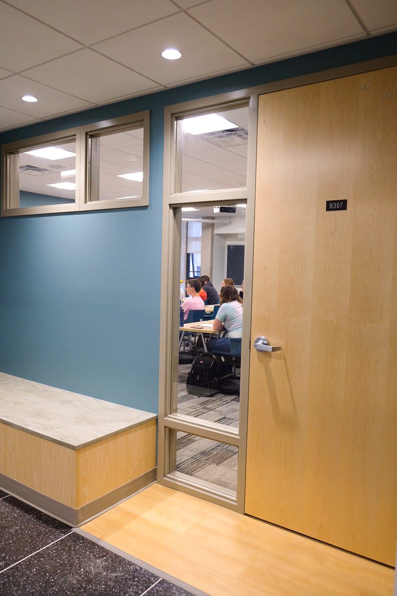 LycomingCollege's tweet photo. Happy first day of classes, Warriors! 📚 Enjoy the newly renovated Academic Center classrooms and study lounges! What a great way to start the semester! #ThinkDeeply #ActBoldly #HelloSchool #GoodbyeTile https://t.co/SxK8PNv269