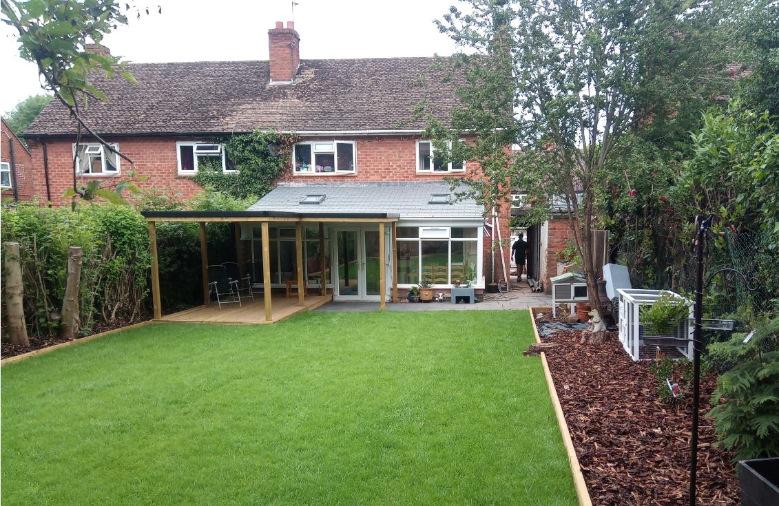 Rothley_Bespoke's tweet photo. Come rain or shine, this beautiful roofed patio is perfect for all occasions! Whether its shelter from the rain or keeping cool on a sizzling day like this glorious bank holiday, Rothley Bespoke is here for it! For a free, no obligation quote call us on 01509 649142! https://t.co/caizOUQ1qy