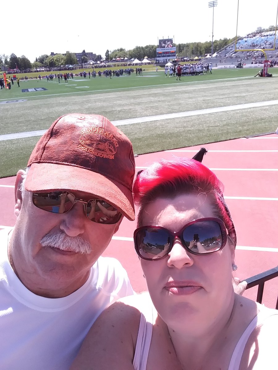 nbf2013tr's tweet photo. @MTLAlouettes Best game ever. My first CFL game with my dad. Thank you for a wonderful memory https://t.co/mcGmZhC7ja