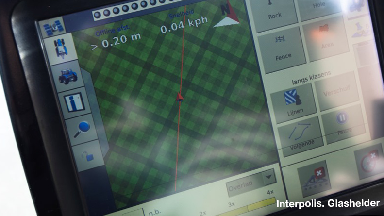 Interpolis's tweet photo. Opvallend: steeds vaker wordt alleen de dure GPS-module gestolen, niet de machine waar hij in zit. Hoe voorkom je diefstal? Sluit landbouwwerktuigen goed af en zet ze na gebruik in een afgesloten ruimte. Meer tips https://t.co/09egvB18Bp #agro #diefstal https://t.co/tHcFwTcTNc