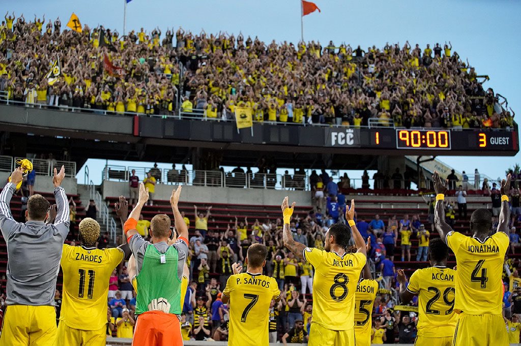 Jomens25's tweet photo. This is a giveaway to our incredible fans, just to say a big thank you for the massive support. RT and Like for a chance to win this jersey from our last night’s fight. #Crew96    O H I O     IS     BLACK 🖤 &amp; GOLD 💛 https://t.co/ELW2c5sif8