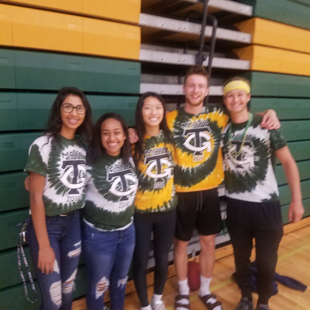 MoritzWendy's tweet photo. The Spartans are here to welcome us back! #FolwellPride 
#RPSLead #RPSsouthsidepride https://t.co/btbW6PoyR3