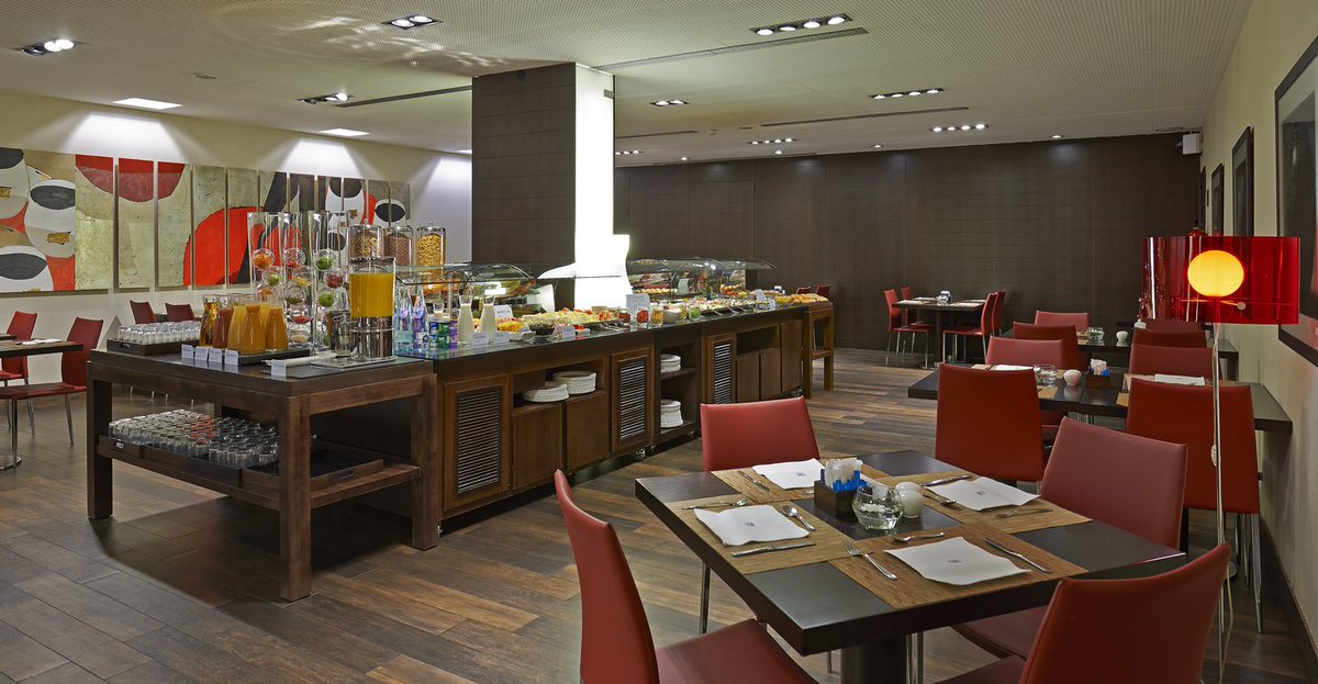 NHHotels's tweet photo. Comfortable with excellent connections, our #HotelOfTheWeek NH Sants Barcelona is perfect for urban explorers that want a relaxing stay after a day of sight-seeing #alwaysconvenient https://t.co/OyaSk1sqff https://t.co/fOsqpAInqL