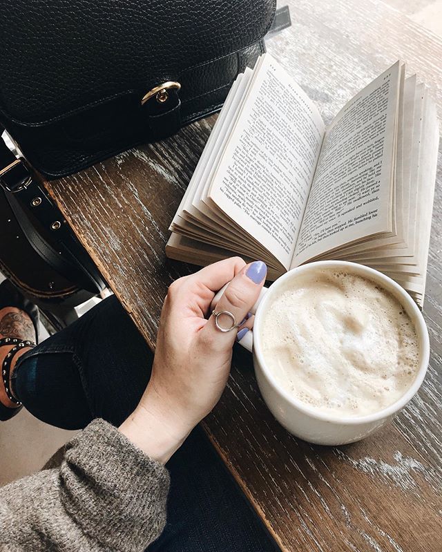 Lil noon latte stop with a side of Sassenach thrown in. What are you reading this week? .
.
.
.
#bookstagram #ootd #outfitoftheday #ring #outlander #reading #theeverygirl ift.tt/2NDqRCF