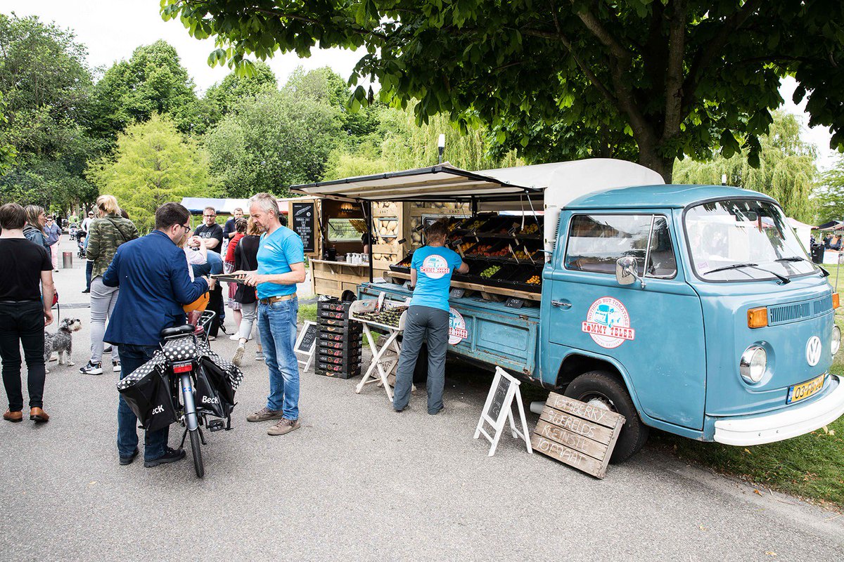 Tommy Teler gaat tijdens de week van La Tomatina kinderen in het Westland ‘bestoken’ met Tomberry® tomaten.

agf.nl/article/913653…

#tomatina #tomberry #tomatoes #pareltomaten #latomatina #HealthyFood  #AGF