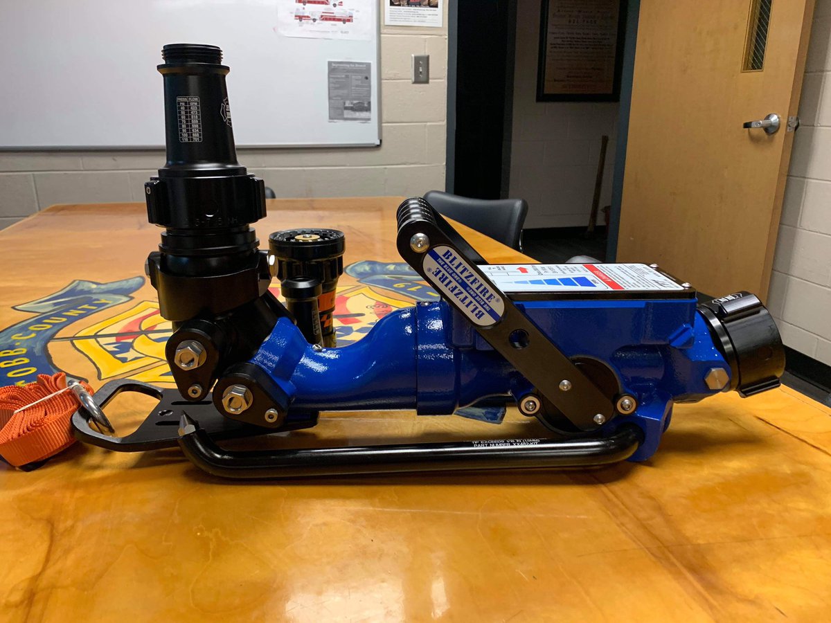 StpBlvStrtKnwng's tweet photo. Christmas came early this year. Thanks to @taskforcetips @BrianPods
The blitzfire nozzle range is awesome and a superior choice for today’s #evolvingfireground
#Blitzfire #leadinginwithTFT #tftproud #GPMlifestyle #sbsk https://t.co/qiSGGNP0NF