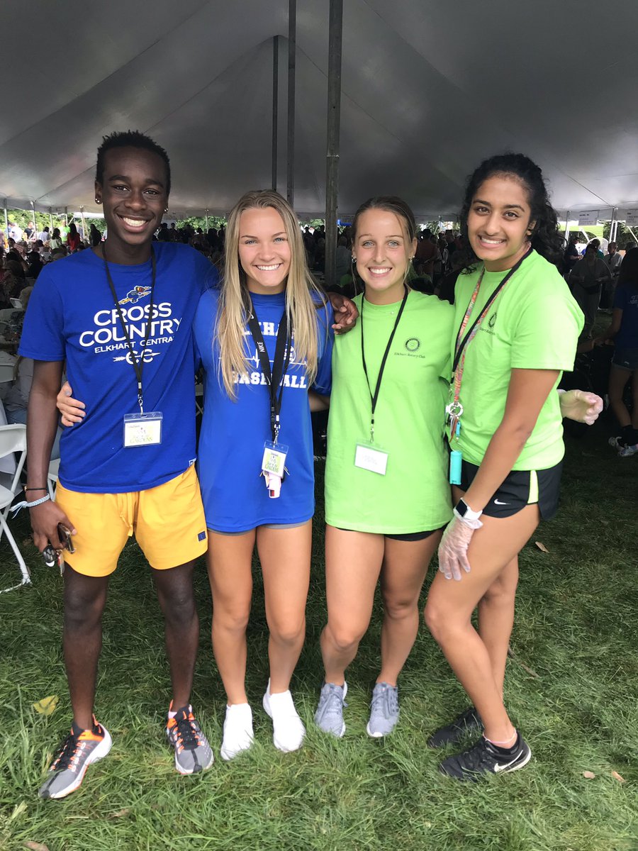 jennypnolan's tweet photo. @ElkhartBlazers Can’t thank these students enough for their help yesterday! #Rotary #RotaryInteract https://t.co/KVEin1kghG
