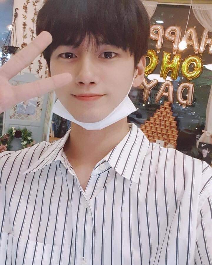 옹성우 셀카봇 tweet media