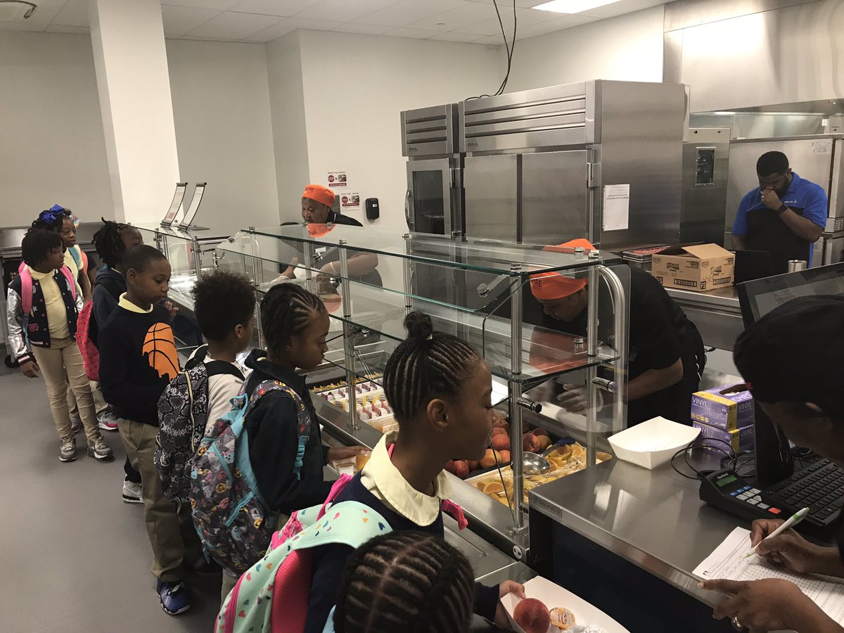 DCPSEats's tweet image. Our scholars @Kimball_DC are starting their first day of school with a delicious breakfast! This gives them the fuel they need to start the day ready to learn! #BackToDCPS