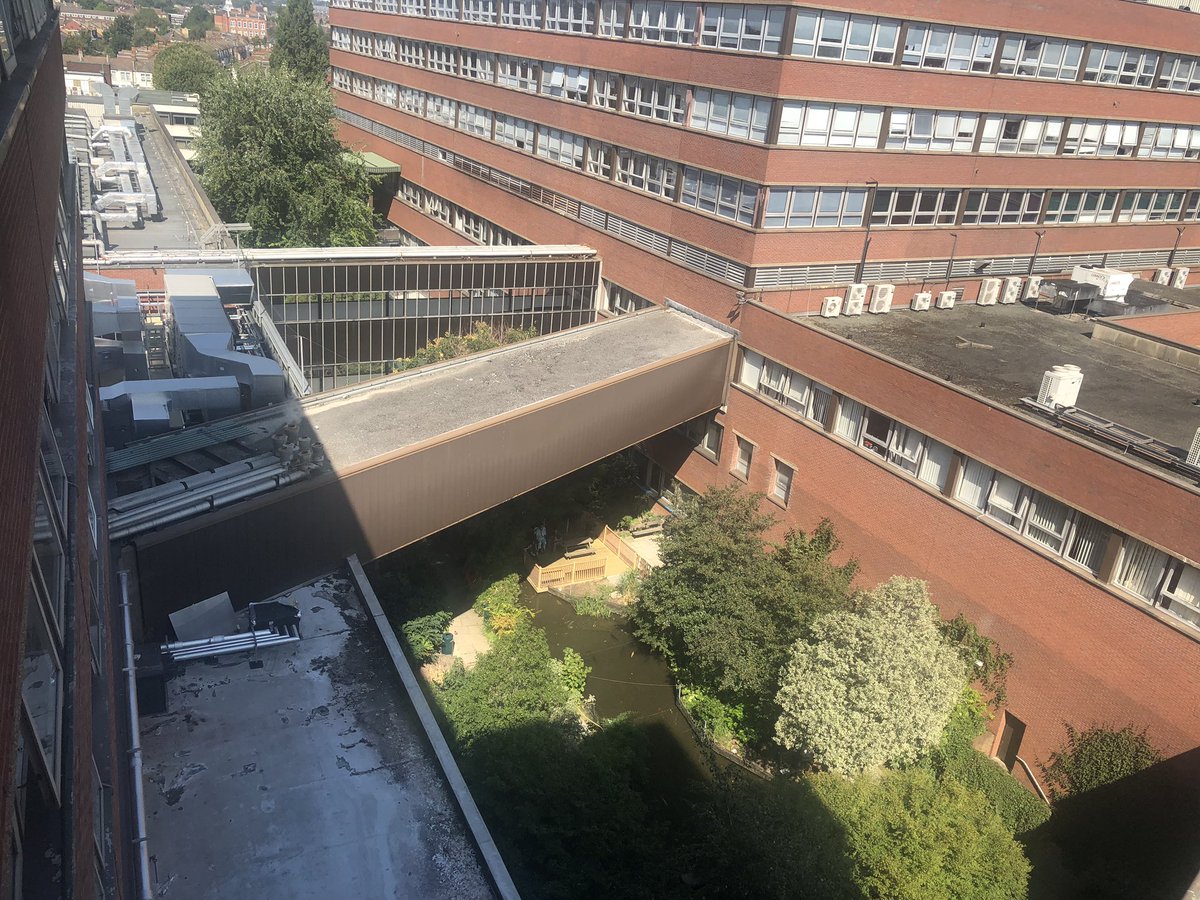RAdlard's tweet photo. The bonus about doing a 24hour oncall shift for plastic surgery at St George’s on a sunny bank holiday are the views! @StGeorgesTrust @ https://t.co/fTA6tGkkDR