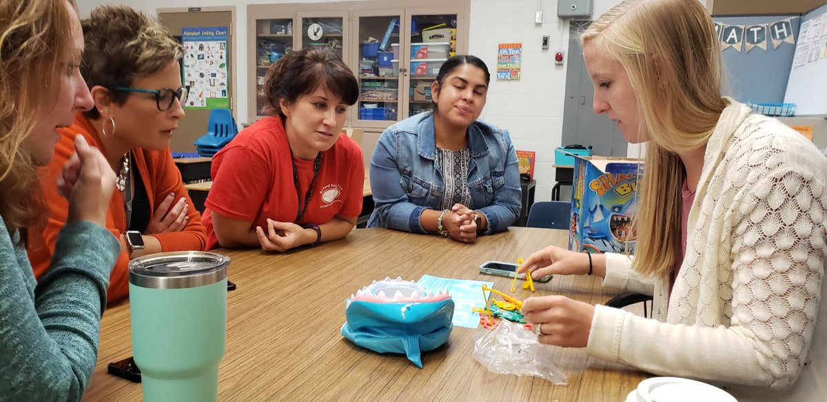 RHLeeESGrade4's tweet photo. We are all about fun @RHLeeESAACPS #teambuilding #wearebettertogether #aacpsback2awesome #aacpsrockinit #relationshipsmatter #laughter https://t.co/b5i9qR7cJT