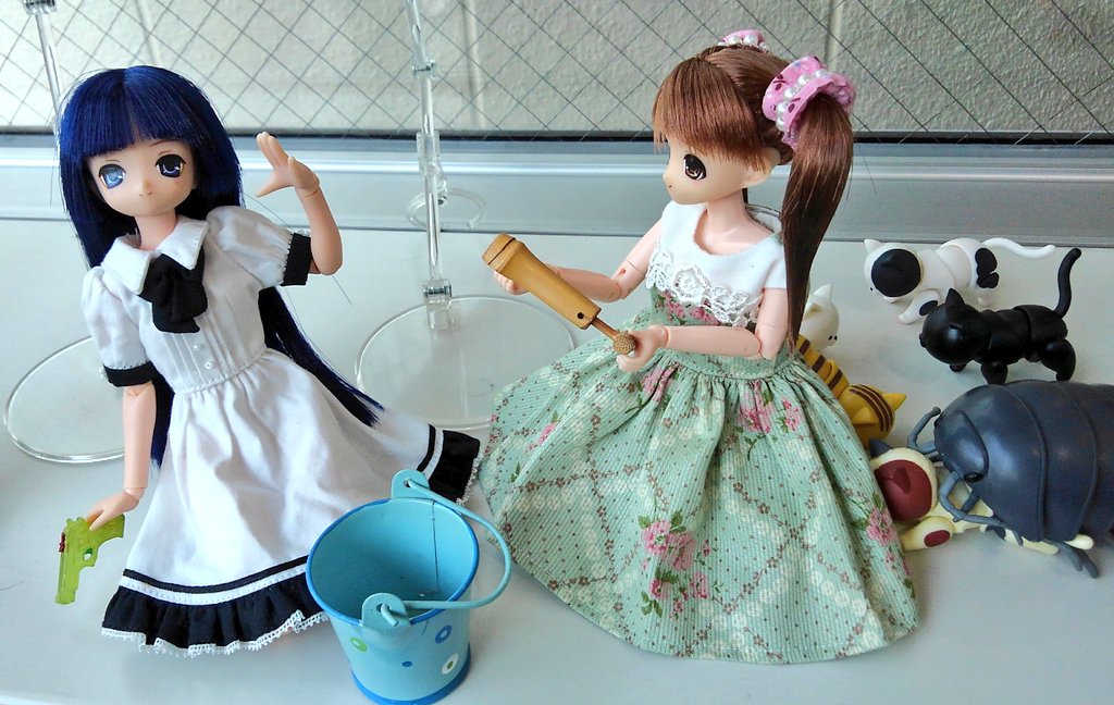 bakenyan21's tweet photo. ドールオフ会in大阪、Doll Forestaにて、水鉄砲で戯れる二人。
「あいかお姉ちゃーん、えいっ🎵」
「きゃっ💕︎冷た〜い!」
ころんがいないと、ボケないでフツーの女の子してるのだ…。
( *´꒳`* )💕︎
…オチが無いと落ち着かない。
・・・ 何 故 だ ?
#DOF06 #えっくすきゅーと #アゾカツ https://t.co/qJD9nlevoM