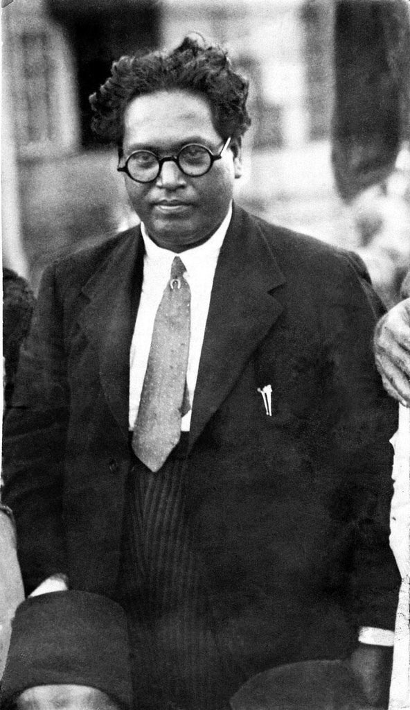 beemji's tweet photo. அண்ணலுக்கு எதிரி சித்தாந்தம் தான் மனிதர்கள் அல்ல. மனித பேரினத்தின் மீதுமகத்தான அன்பை செலுத்தியவர்.   
சிலை உடைத்த சாதிமனநோயினை தீர்க்கவல்ல மகத்தான மருத்துவர் அவர். அசமத்துவத்தை எதிர்த்து சமத்துவத்திற்க்கான பாதையை உண்டாக்கியவர். வா சகோதரா!சரி செய்து கொள்(வோம்) #1000AmbedkarRaised https://t.co/GEWRcblIGy