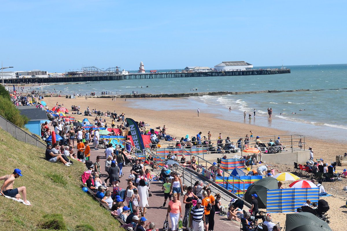 Tendring_DC's tweet photo. Here's the latest on yesterday's incident along Clacton Frinton and Walton beaches - glad to say no further incidents, but advice remains to avoid going into the water. Read why here: https://t.co/JEUqfHWxiK https://t.co/2903ANMNjo