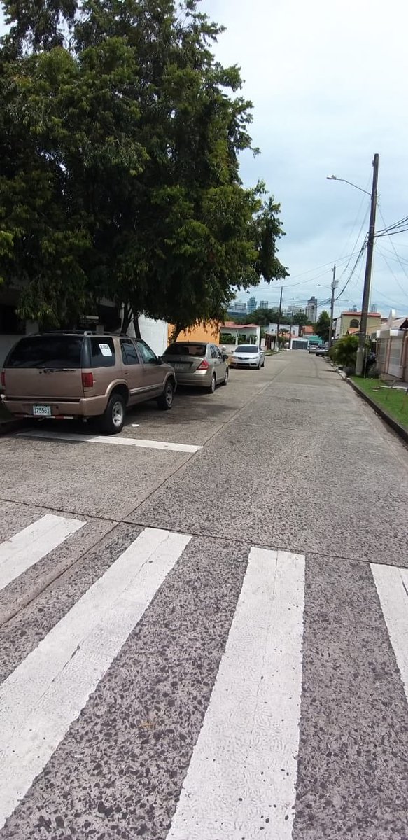 anitaflj's tweet photo. @UnidasPanama @ATTTPanama @gtraficoattt @limyueng @EdisonBroce @raulfdiputado @ProtegeryServir @AlvaroAlvaradoC @Informapty507 #campolindbergh colocan boleta autos de residentes ayer domingo, no podemos tener visitas en nuestras casas, si no metemos el auto en garage https://t.co/mU7JVgvWGA