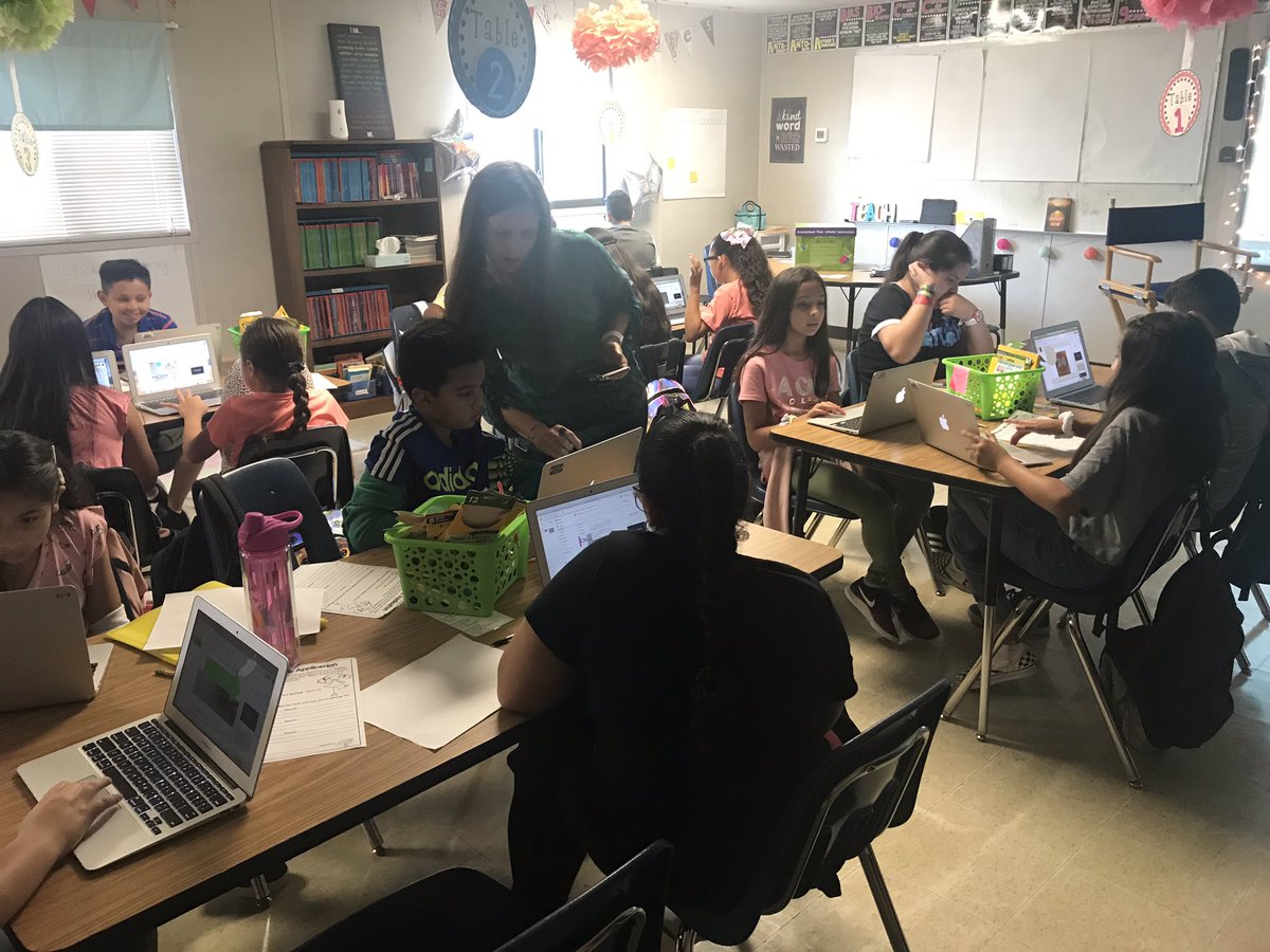 GNievesEDU's tweet photo. Mrs. Colwell is teaching fifth  graders how to make booksnaps! #prideinside1920 #slaughteres https://t.co/6G3aEhi57F