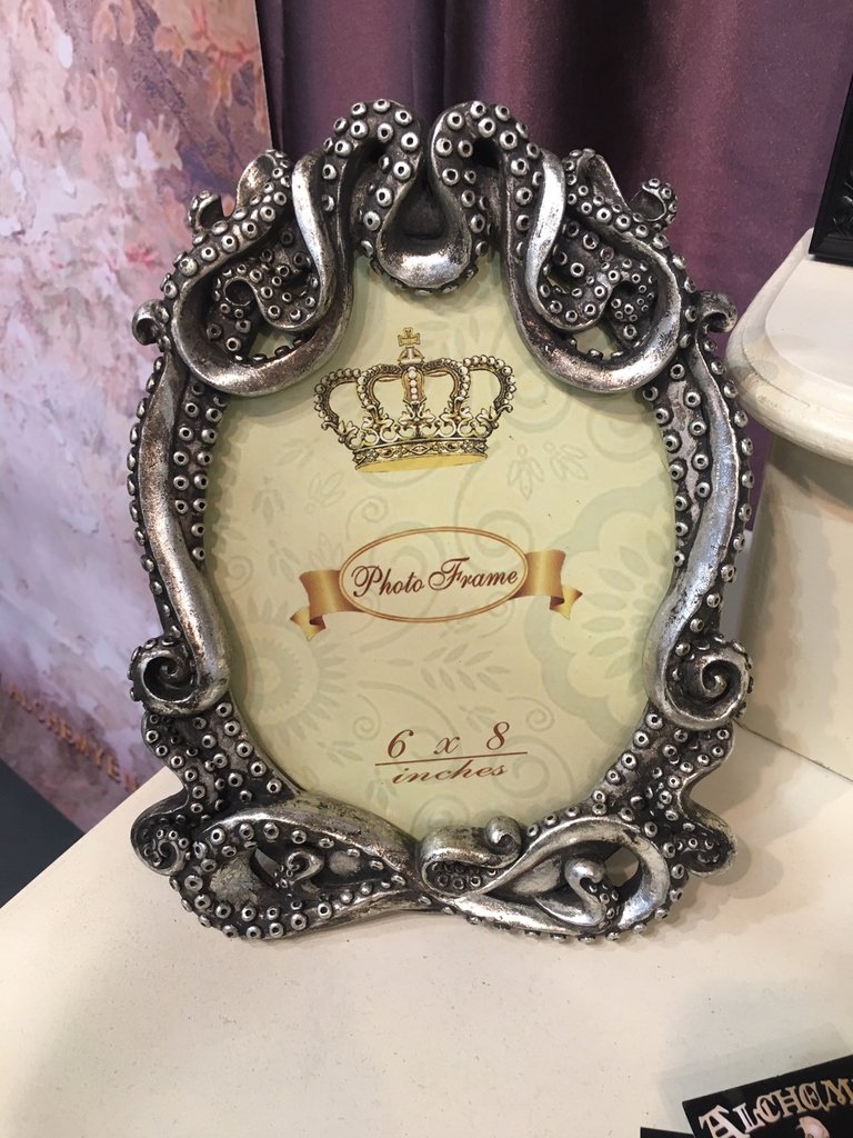 Kraken Photo Frame 🖤
BUY ONLINE NOW: alchemyengland.com ✨
We ship Worldwide 🌏