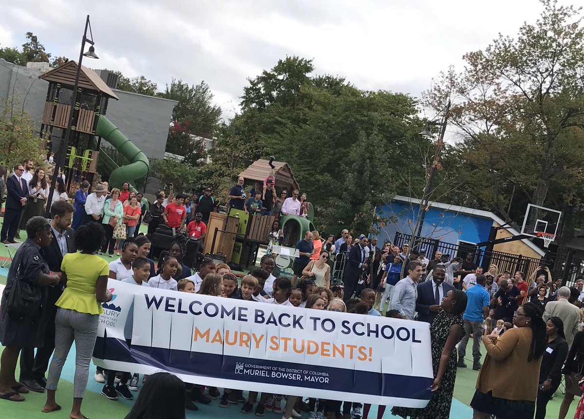 DCPSEats's tweet image. Welcome back to school @MauryElementary scholars! Enjoy your beautiful new space! Our cafeteria staff are ready to help inspire lasting school food memories. #BackToDCPS 🍏🍎🍏