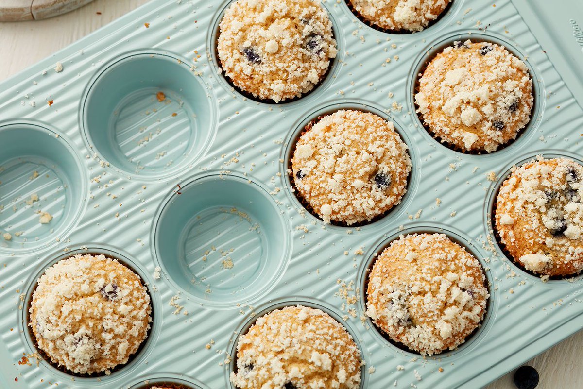 WiltonCakes's tweet photo. Bake your favorite muffins, cupcakes and more in the Textura Performance Muffin Pan! Its durability and unique textured design makes it a beautiful addition to any kitchen. https://t.co/GMant2ldte #texturrabakeware #wiltoncakes https://t.co/NBrGmJF3Tw