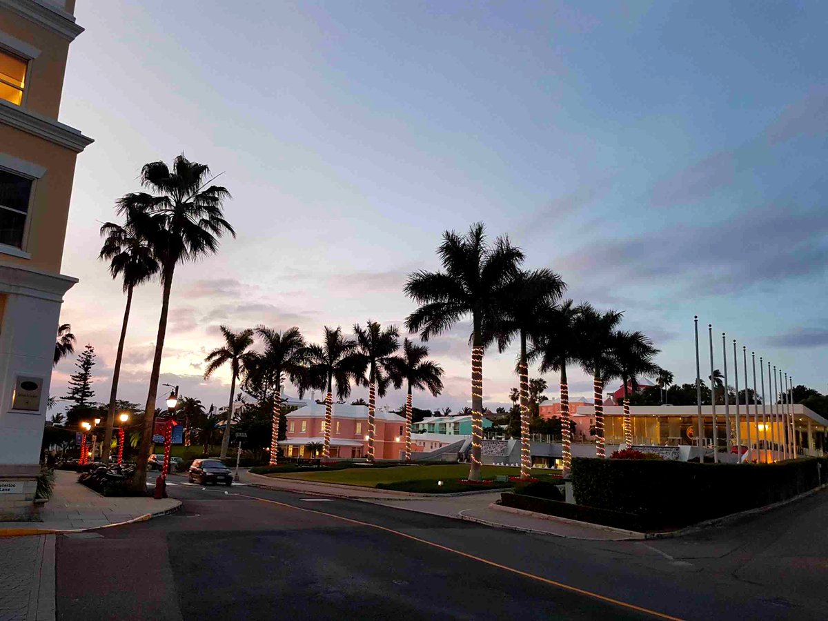 thehemeragroup's tweet photo. Try to get outdoors as much as you can. It helps you keep active which improves your overall fitness, your mood and relaxes you. 
Have a positive start to your week! 
Photo: St. Georges, Bermuda #stresstip #fitness #mondaymotivation https://t.co/nTUFmg4AX9