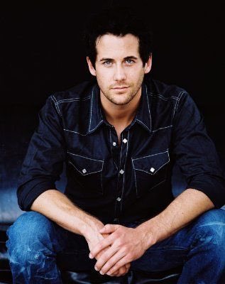 NiallMatterFans's tweet photo. Today is going to be a good day! Starting off our day with some pictures of our favorite @niallmatter This man can always put a smile on our faces! We hope these help to brighten up your day some too. #MatterMonday #ThoseEyes #ThatSmile https://t.co/hszNrz8QZv