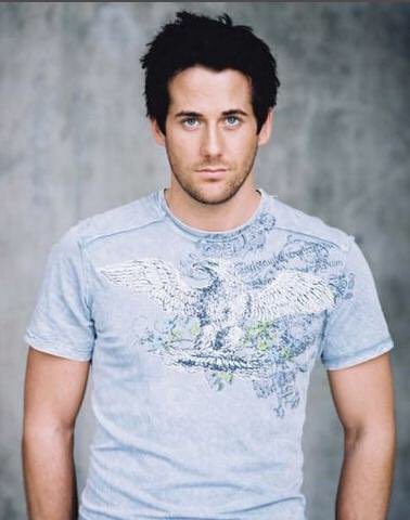 NiallMatterFans's tweet photo. Today is going to be a good day! Starting off our day with some pictures of our favorite @niallmatter This man can always put a smile on our faces! We hope these help to brighten up your day some too. #MatterMonday #ThoseEyes #ThatSmile https://t.co/hszNrz8QZv