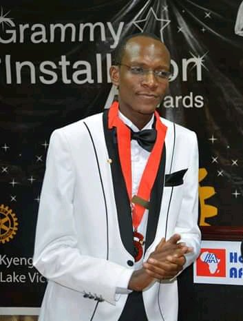 RctKyengera's tweet photo. Hello Partners in service,
@piedpipo is a charter member of @RctKyengera a community based service rotary club partner since 2010, he has served in different capacities as a club membership director (twice), new generations director, PR director, treasurer, club service director https://t.co/hnzMJ8tjFL