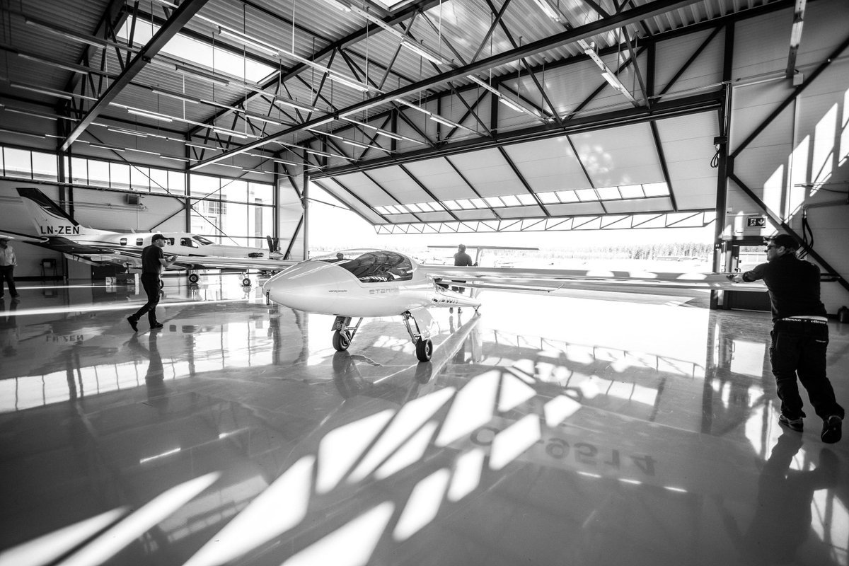 Let me share this other one #blackandwhite #aviationphotography by Simon Rainer taken during our #Stemme #Horizons2019 in #Norway #avgeek #2AcIn1 #MondayMotivation #S12. Love how the light falls in.