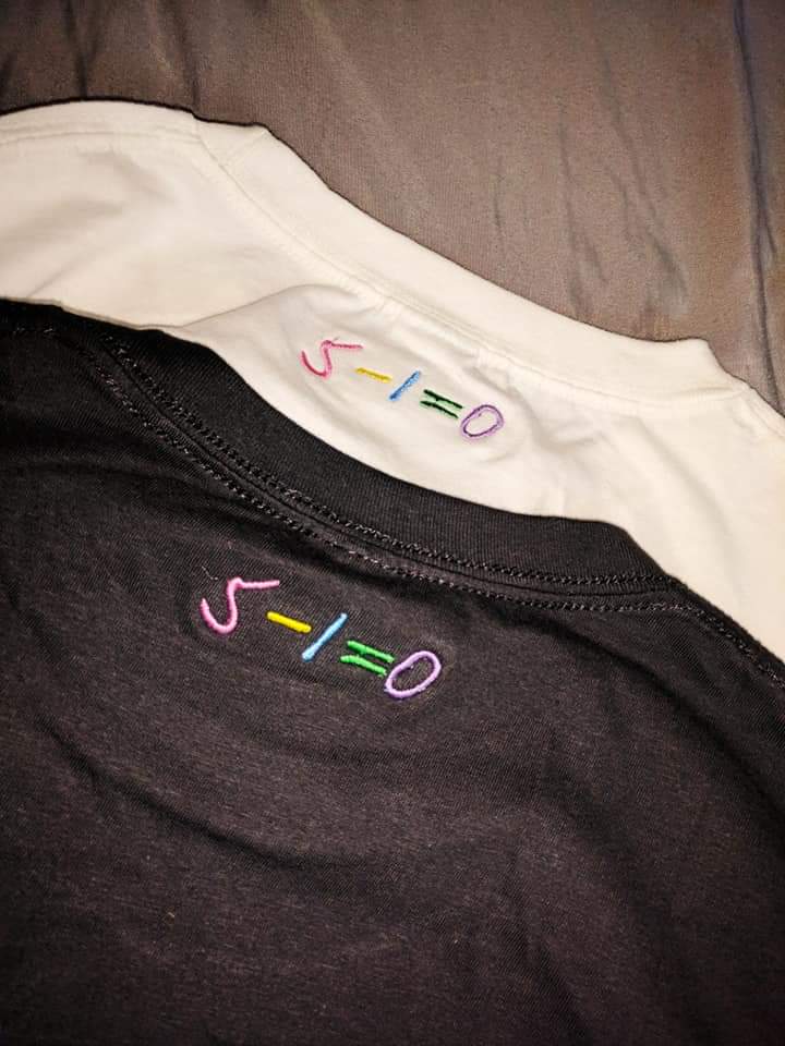 0345AN's tweet photo. [RT/SG GO]

🎀FMOZ Shirt by @RVLPHProjects🎀

💵SGD14/28
☠️Deadline: 22 SEPT 6PM
🖇Order Link: https://t.co/2u5D953FKN

#MILKWAYGOS #SGGO #FMOZ #REVELUV #REDVELVET  #레드벨벗 #RV #YERI #SHIRT #CAP #IRENE #SEULGI #WENDY #JOY #TRF #UMPAHUMPAH #THEREVEFESTIVAL #SINGAPORE #GROUPORDER https://t.co/mH9zJOdKgv