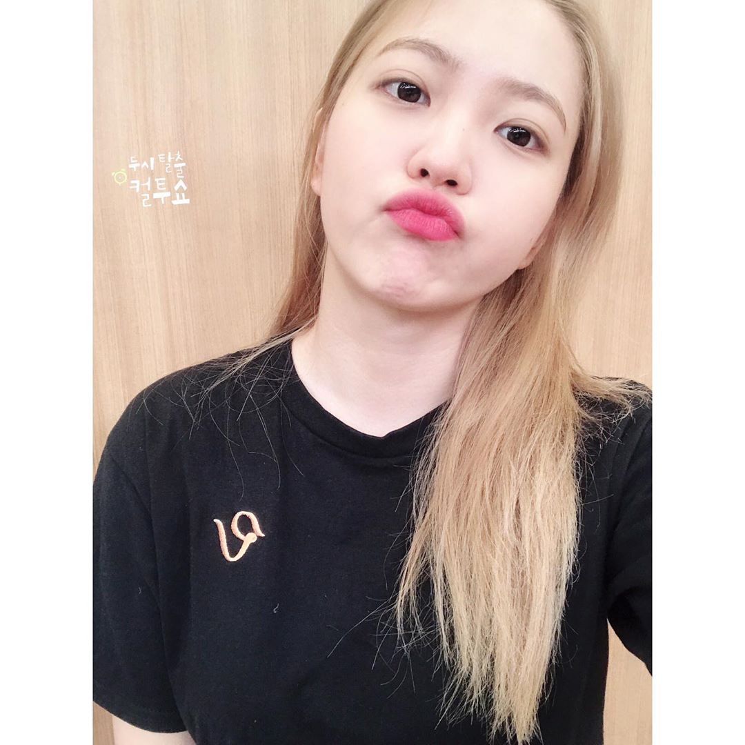 0345AN's tweet photo. [RT/SG GO]

🎀FMOZ Shirt by @RVLPHProjects🎀

💵SGD14/28
☠️Deadline: 22 SEPT 6PM
🖇Order Link: https://t.co/2u5D953FKN

#MILKWAYGOS #SGGO #FMOZ #REVELUV #REDVELVET  #레드벨벗 #RV #YERI #SHIRT #CAP #IRENE #SEULGI #WENDY #JOY #TRF #UMPAHUMPAH #THEREVEFESTIVAL #SINGAPORE #GROUPORDER https://t.co/mH9zJOdKgv