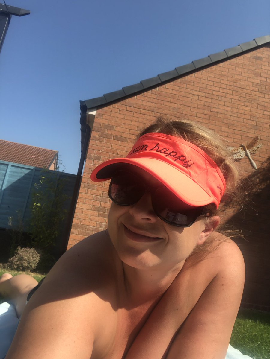 binkybunny7's tweet photo. Absolute bliss 👌🏻☀️🙋🏼‍♀️
#BankHolidayVibes #SunbathingGoals https://t.co/ej1y1OF5Hb
