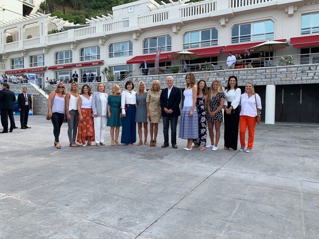 Ville2Biarritz's tweet image. | G7 | Les premières dames ce matin à la #CôtedesBasques avec @MichelVeunac @emmajoly71 #zoégrospiron #paulineado🌊

#maisondusurfbiarritz #ville2biarritz #basc #waterfamily #dufloconàlavague #institutdelamer 
📷@emmajoly71