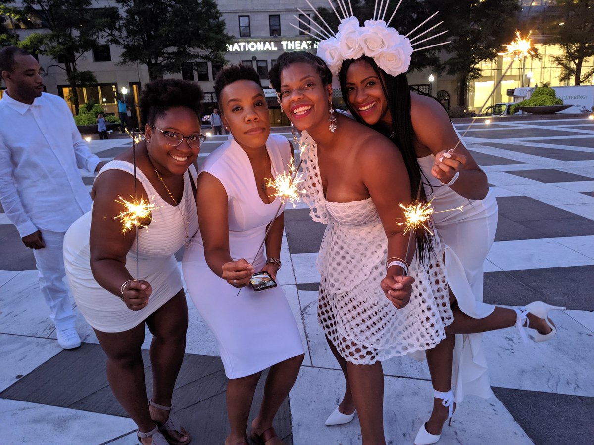 DocMarandaWard's tweet photo. Had an amazing time at Dinner En Blanc DC this past weekend. Can't wait til next year's event #debdc19 https://t.co/Qso2VuchFk
