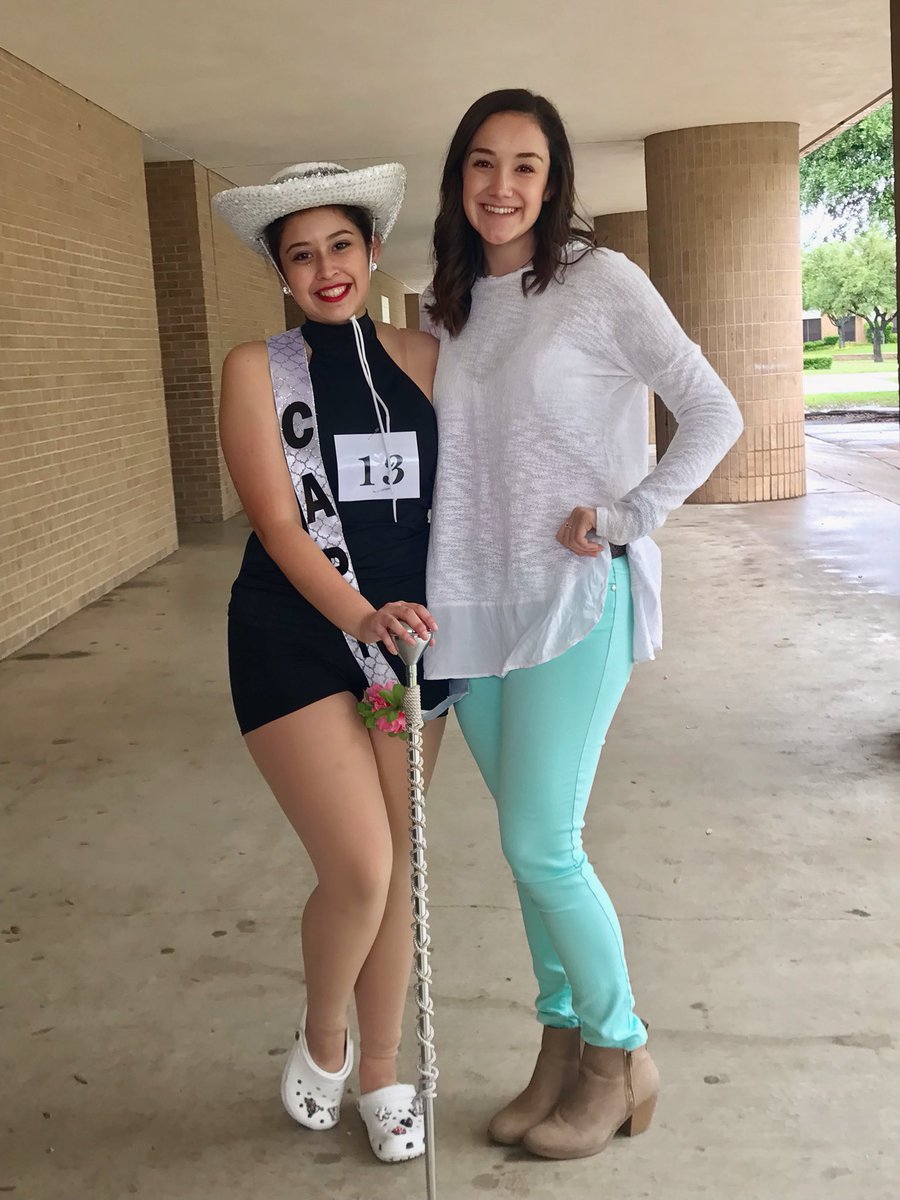 arirae80's tweet photo. alyssa! happy birthday to the sweetest gal pal ever!!! You radiate positive &amp; always make me smile ☀️ i cannot wait to watch you kill it on the 50 ;) I love you so much &amp; I hope you have a great day 🥺💓🤟🏼 (p.s ur the best trainer ever) @AllyssaAlvarez_ https://t.co/vco1fySiv3