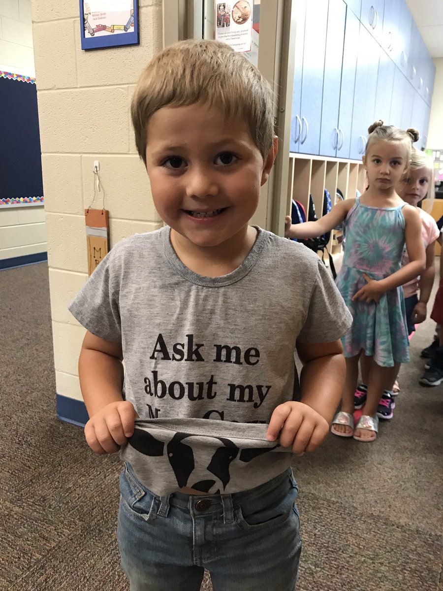 TiffanyBoxum's tweet photo. A Preschooler after my heart! All smiles with these 4 year olds! #HESColorfulYear #WeR210 @Allawrence88 @swplains @USD210Eagles https://t.co/AN4TCg8ERK