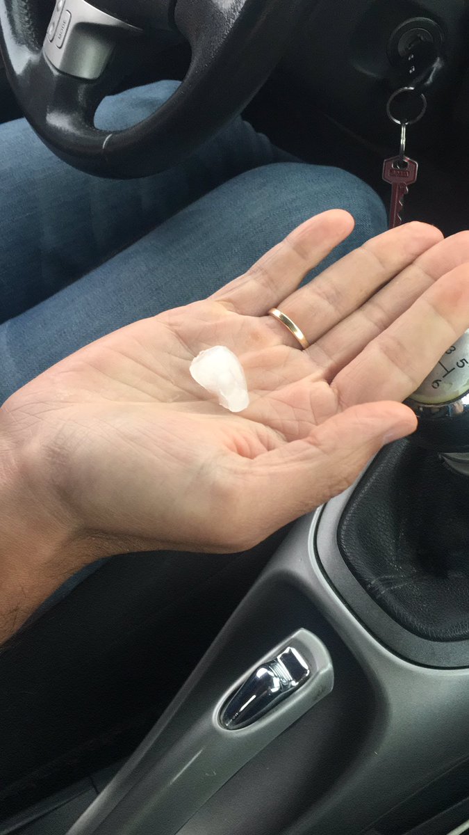jbroncano1's tweet photo. Guauuuu!! Cómo ha granizado en Getafe! @ElTiempoA3 @ElTiempo_tve @ElTiempoes https://t.co/i91Qto2bvx
