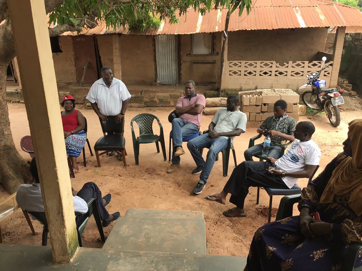 remac_gam's tweet photo. ReMAC team preparing for community engagement in the field (Sibanor) #Gambia #mrcgambia https://t.co/yZDPdOu0m9