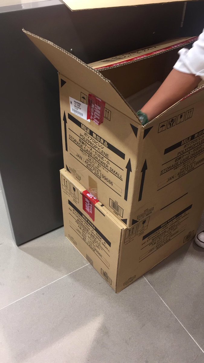 weirdfriedrice's tweet photo. bought new storage boxes for my clothes #mujiph https://t.co/F53BDqTZoW