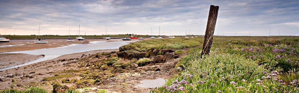 Its not long till we welcome you to Burnham Market (2) where our generous sponsors at @BarefootStays would love to help you find any accommodation your looking for over the weekend. See whats available on their website: ecs.page.link/x7Uj4

<a href="/MusketeerEvents/">Musketeer Events</a> 
@BarefootStays