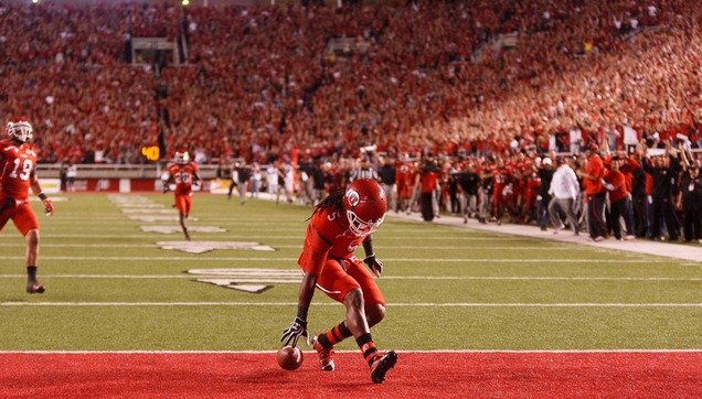 UtahMan1850's tweet photo. #Roadto62
Win #56 - 9/15/2012 - For the second time in 8 years, Utah went into the rivalry game with backup QB making their first start. Jon Hays responded with 2 TDs, Mo Lee returned a fumble 47 yards for a score & the Muss rushed the field 3X after 3 missed FGs in a 24-21 win https://t.co/7qpDfBMgdk