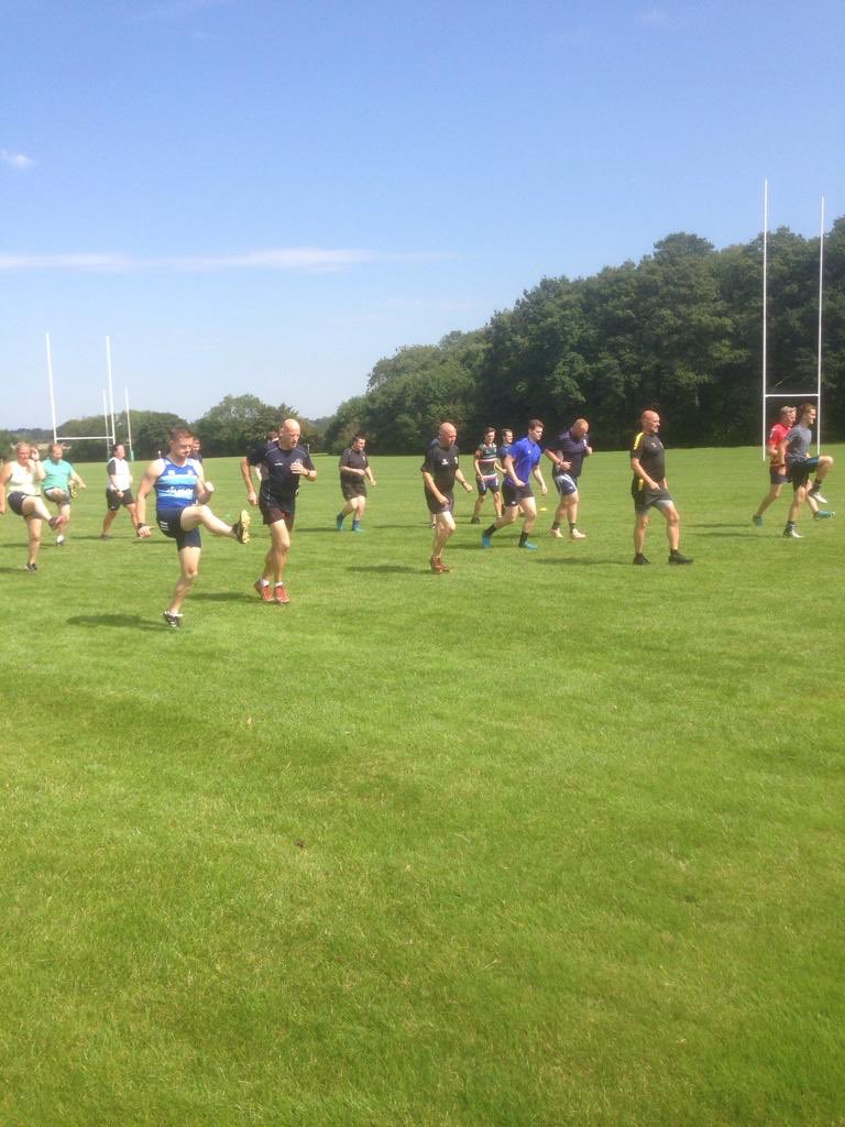 WSORofficial's tweet image. A few action shots from our ‘fit to referee’ session yesterday from @PF_alexreid. Some great ideas and philosophy on referee specific training and warm ups. Highly recommended! @ERRefereesAssoc @RFUWarwickshire @KYBOEngland #refslife #lovinthebronco