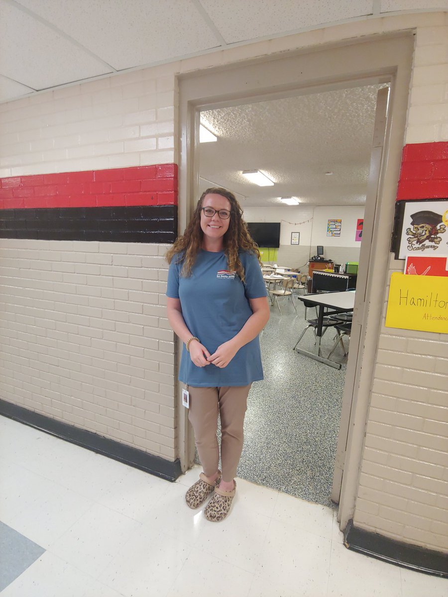 GastonSchoolsHR's tweet photo. Mount Holly Middle School welcomes Ms. Zigler, Ms. Hamilton and Ms. Melendez-Kelly to the Hawks family. #GCSfirstday https://t.co/lv1fTIubCD