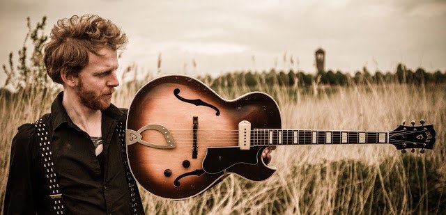 Jeroen Kant is op 7 sept. tijdens de Drunense Deining even terug in Heusden, vertelt, zingt over en blikt terug op zijn tijd in Heesbeen. halloheusden.nl/2019/08/drunen… <a href="/gemheusden/">gemeente Heusden</a>