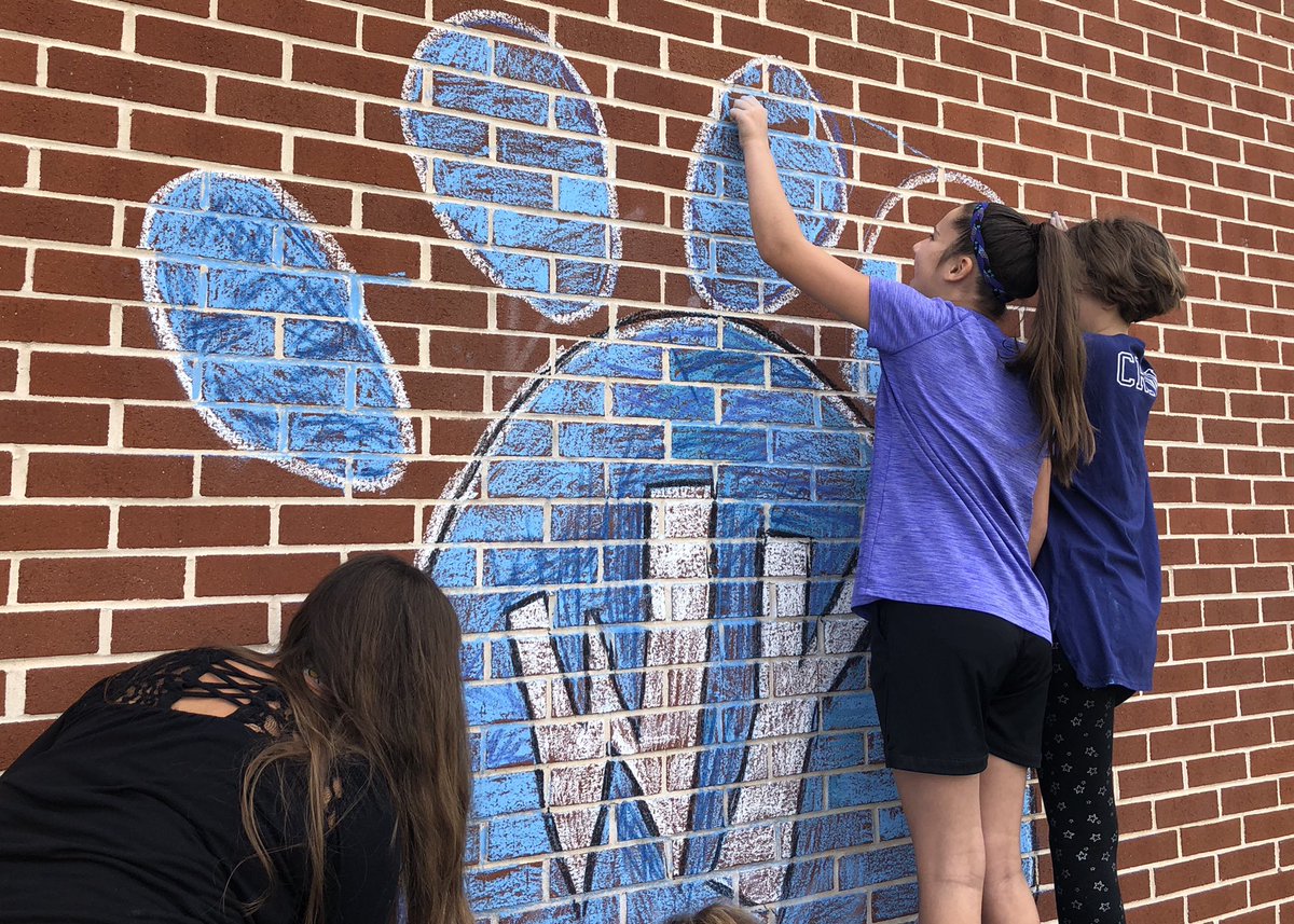 HenRyCreated's tweet photo. Teamwork makes the Dreamwork! #wyproud #wyasd #esedwyasd 💙💙💙 @MrsLoucksWY_ART @MsJLSloan https://t.co/ECaqyAVA5T