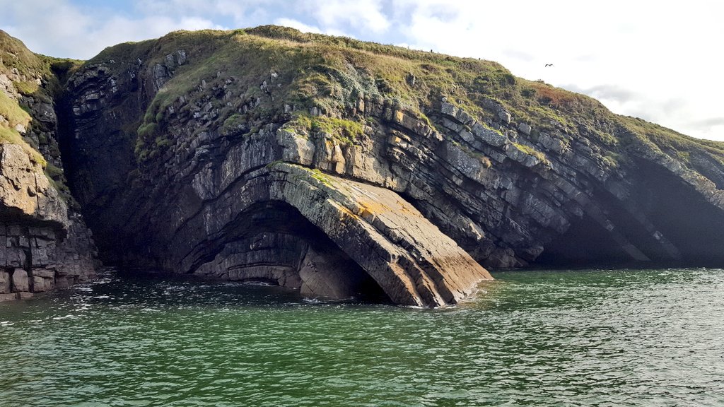 MaxFranzel's tweet photo. Deltas, Debris flows and Dolphins. Great course on deepwater sedimentology in Co Clare, Ireland. #Geology #nerccdt #sedimentology #ireland #phdlife https://t.co/cGemLvgQcD