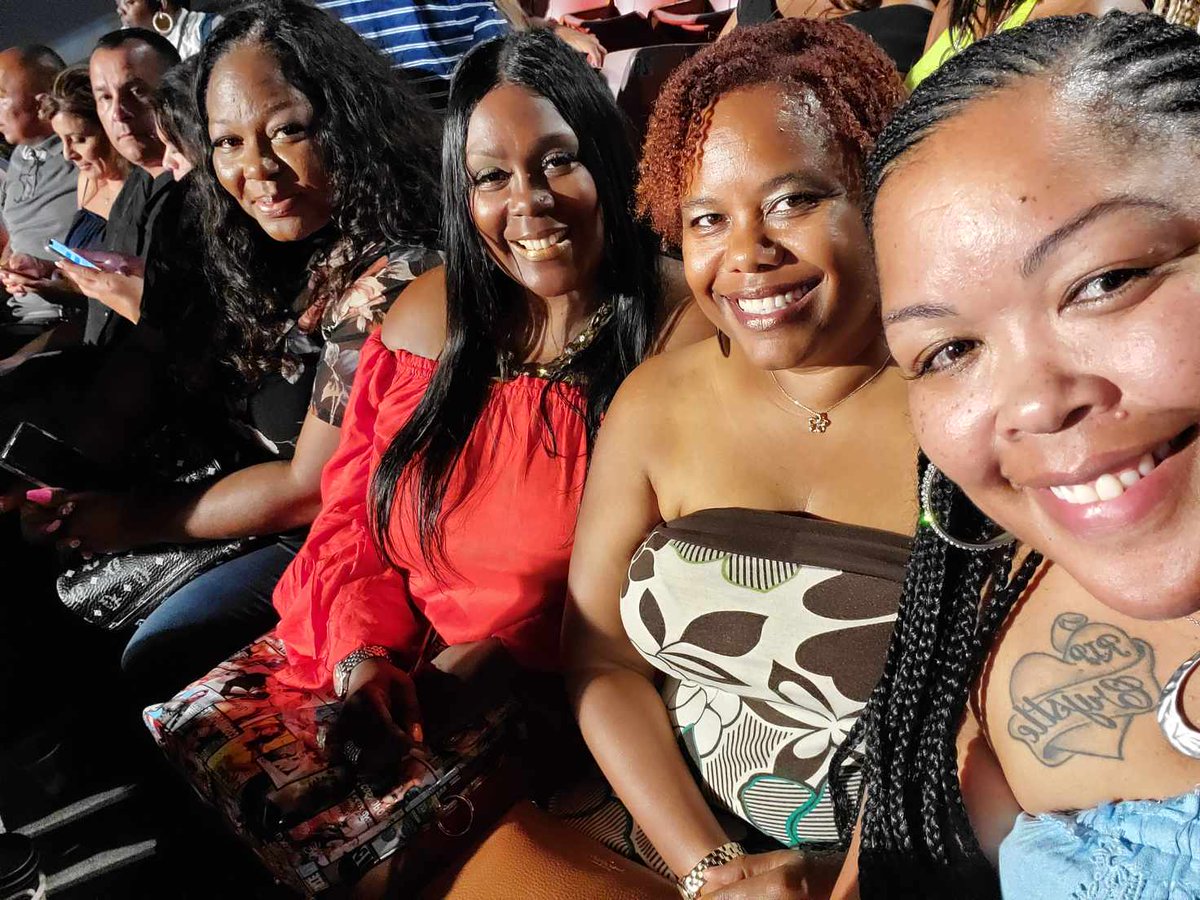 LM_Chocolate's tweet photo. Love these ladies. #imgoingoutside #girlpower #livinmybestlife #metime #lovemesomeSWEAT #KeithSweat https://t.co/6zq0zdKedQ